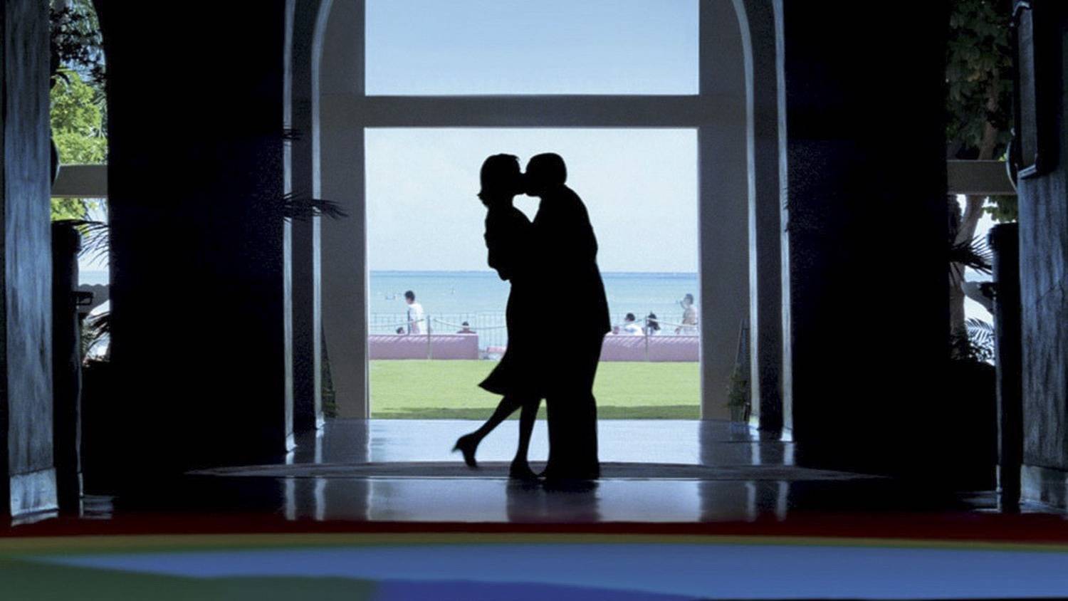 Classic Movie Review: Punch Drunk Love (2002) - mxdwn Movies